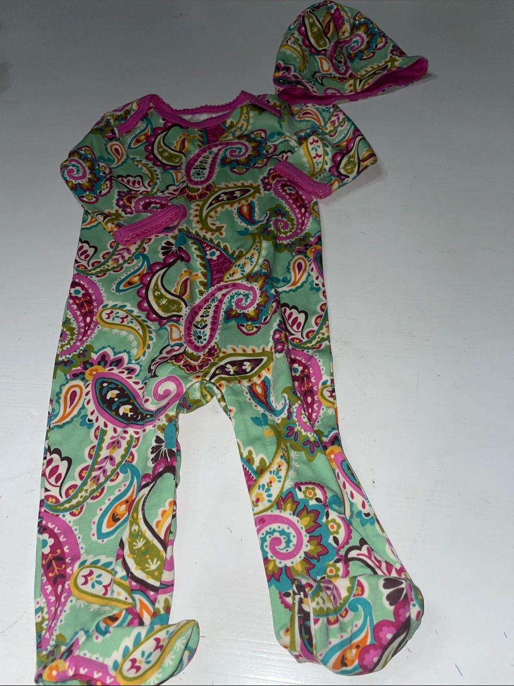 NWOT Vera Bradley Tutti Frutti one piece sleeper and hat set size 3-6 months